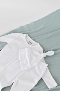 Set 3 piese: body cu maneca lunga, pantaloni lungi si caciulita din bumbac organic si modal - Alb, BabyCosy (Marime: 18-24 Luni) - Img 2