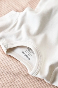 Body din bumbac organic Ecru BabyCosy (Marime: 6-9 luni) - Img 2