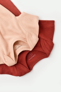 Set 2 body-uri bebe unisex din bumbac organic si modal - Caramiziu/Somon, BabyCosy (Marime: 6-9 luni) - Img 2