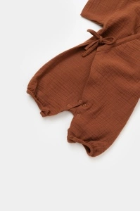 Salopeta petrecuta din muselina, BabyCosy, 100% bumbac organic, Caramiziu (Marime: 6-9 luni) - Img 3