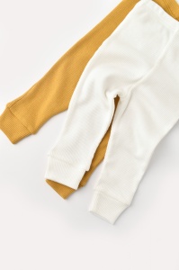 Set 2 pantaloni bebe unisex din bumbac organic si modal - Mustar/Ecru, BabyCosy (Marime: 6-9 luni) - Img 2