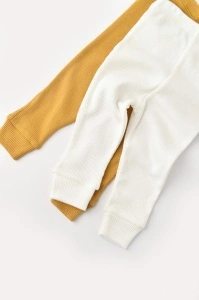Set 2 pantaloni bebe unisex din bumbac organic si modal - Mustar/Ecru, BabyCosy (Marime: 6-9 luni) - Img 2