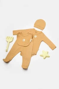 Set 4 piese:body, pantaloni, baveta si caciulita Bamboo, maro, BabyCosy, 50% bumbac+50%bambus (Marime: 3-6 Luni)