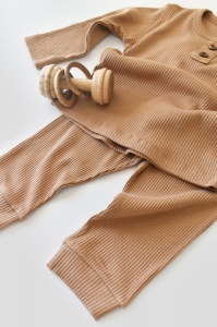 Set bluzita cu maneca lunga si pantaloni lungi din bumbac organic si modal - Maro BabyCosy (Marime: 9-12 luni) - Img 3
