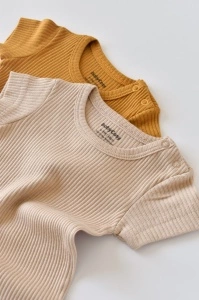 Set de 2 body-uri cu maneca scurta din bumbac organic si modal - Mustar/ Somon BabyCosy (Marime: 6-9 luni) - Img 3