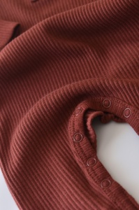 Salopeta cu maneca lunga si pantaloni lungi din bumbac organic si modal - Caramiziu BabyCosy (Marime: 9-12 luni) - Img 2