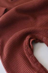 Salopeta cu maneca lunga si pantaloni lungi din bumbac organic si modal - Caramiziu BabyCosy (Marime: 9-12 luni) - Img 2