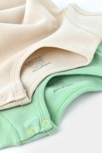Set 2 body-uri bebe unisex -100% bumbac organic - Mint/Stone, BabyCosy (Marime: 6-9 luni) - Img 3