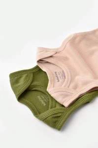 Set 2 body-uri fara maneci bebe unisex din bumbac organic si modal - Verde/Blush, BabyCosy (Marime: 3-6 Luni) - Img 3