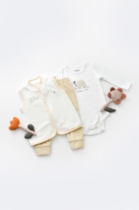 Set 3 piese Broscuta cu body, pantalonasi si vestuta din 80%bumbac organic si 20% poliester - Crem, BabyCosy (Marime: 6-9 luni) - Img 2