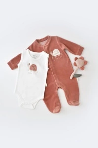 Set Broscuta cu salopeta si body din 80%bumbac organic si 20% poliester - Caramiziu, BabyCosy (Marime: 6-9 luni)
