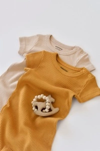 Set de 2 salopetele cu maneca scurta din bumbac organic si modal - Mustar/ Somon BabyCosy (Marime: 6-9 luni) - Img 3