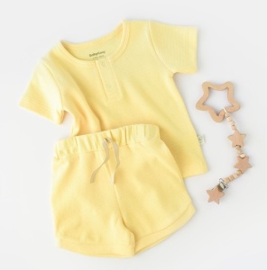 Set tricou cu pantaloni scurti - 100% bumbac organic - Galben, BabyCosy (Marime: 3-6 Luni) - Img 2