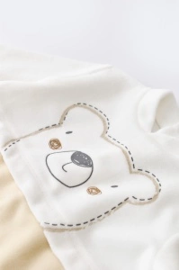 Salopeta Ursulet cu maneca lunga si botosei din 80%bumbac organic si 20% poliester - Crem, BabyCosy (Marime: 6-9 luni) - Img 3