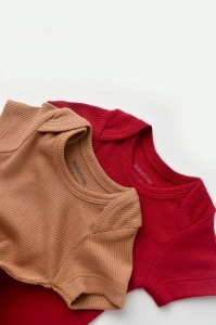 Set 2 body-uri bebe unisex din bumbac organic si modal - Maro/Rosu, BabyCosy (Marime: 12-18 Luni) - Img 3