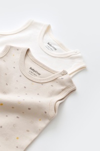Set 2 body-uri fara maneci bebe unisex -100% bumbac organic - Crem cu buline, BabyCosy (Marime: 6-9 luni) - Img 3