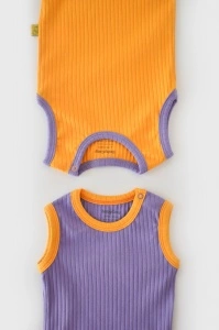 Set 2 body-uri fara maneci Ribana Bebe Unisex din bumbac organic si 5%elastan - Galben/Mov BabyCosy (Marime: 9-12 luni) - Img 3