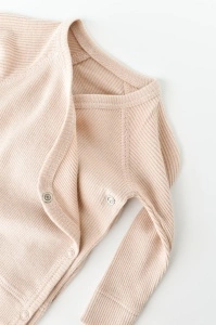 Set 4 piese: bluza, pantaloni, caciulita si manusi din bumbac organic si modal - Blush, BabyCosy (Marime: 6-9 luni) - Img 3
