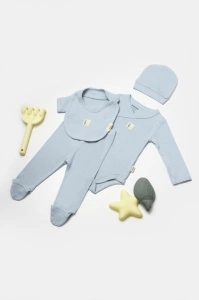 Set 4 piese:body, pantaloni, baveta si caciulita Bamboo, bleu, BabyCosy, 50% bumbac+50%bambus (Marime: 3-6 Luni)