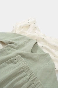 Set bluzita petrecuta si pantaloni lungi din muselina, BabyCosy, 100% bumbac organic, Verde (Marime: 12-18 Luni) - Img 3
