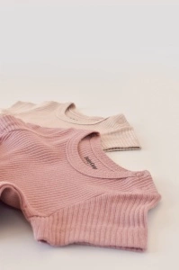 Set de 2 salopetele cu maneca scurta din bumbac organic si modal - Roz/ Blush BabyCosy (Marime: 0-3 Luni) - Img 3