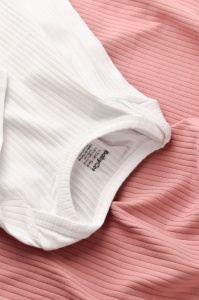 Body Bebe Unisex cu maneca lunga din 95% bumbac organic cu 5% elastan - Alb, BabyCosy (Marime: 9-12 luni) - Img 3