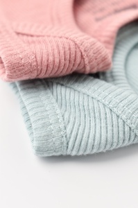 Set 2 body-uri fara maneci bebe unisex din bumbac organic si modal - Mint/Rose, BabyCosy (Marime: 6-9 luni) - Img 3