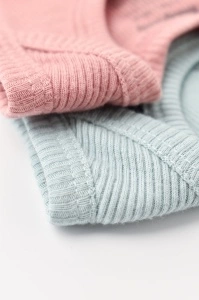 Set 2 body-uri fara maneci bebe unisex din bumbac organic si modal - Mint/Rose, BabyCosy (Marime: 6-9 luni) - Img 3