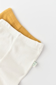 Set 2 pantaloni bebe unisex din bumbac organic si modal - Mustar/Ecru, BabyCosy (Marime: 6-9 luni) - Img 3