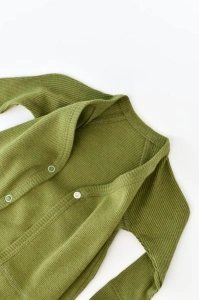 Set 4 piese: bluza, pantaloni, caciulita si manusi din bumbac organic si modal - Verde, BabyCosy (Marime: 6-9 luni) - Img 3