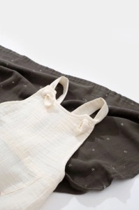 Salopeta de vara cu pantaloni lungi din muselina, BabyCosy, 100%bumbac, ecru (Marime: 9-12 luni) - Img 3