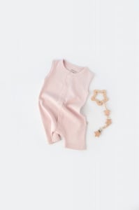 Salopeta fara maneci si pantaloni scurti - 100% bumbac organic - Roz, BabyCosy (Marime: 6-9 luni) - Img 2