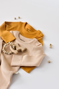Set de 2 body-uri cu maneca lunga din bumbac organic si modal - Mustar/Somon BabyCosy (Marime: 12-18 Luni) - Img 2
