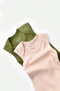Set 2 body-uri fara maneci bebe unisex din bumbac organic si modal - Verde/Blush, BabyCosy (Marime: 3-6 Luni) - Img 2