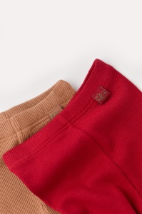 Set 2 pantaloni cu botosei bebe unisex din bumbac organic si modal - Maro/Rosu, BabyCosy (Marime: 6-9 luni) - Img 3