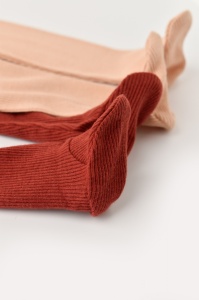 Set 2 pantaloni cu botosei bebe unisex din bumbac organic si modal - Caramiziu/Somon, BabyCosy (Marime: 6-9 luni) - Img 3