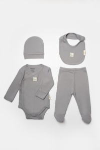 Set 4 piese:body, pantaloni, baveta si caciulita Bamboo, gri, BabyCosy, 50% bumbac+50%bambus (Marime: 6-9 luni) - Img 2