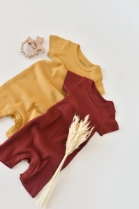 Set de 2 salopetele cu maneca scurta din bumbac organic si modal - Caramiziu/ Sofran BabyCosy (Marime: 3-6 Luni) - Img 2