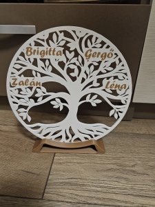 Tablou 3D cu copacul familiei personalizat, așezat pe mobilă, ideal ca și cadou pentru părinți sau bunici