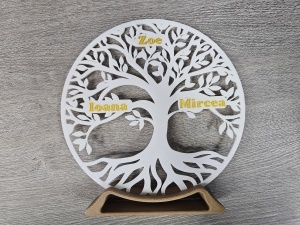 Tablou 3D cu copacul familiei personalizat, așezat pe mobilă, ideal ca și cadou pentru părinți sau bunici