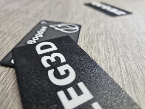 Cărți de vizită premium pentru antreprenori, printate 3D, soluția modernă pentru un networking digital și eficient.