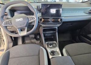 Interior Dacia Duster cu suportul magnetic ZEG3D fixat elegant pe bord