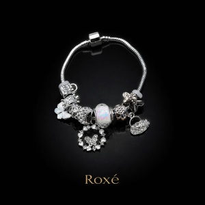 Bratara ROXE argintie cu fluture si posetuta charmuri elegante dama - Img 2