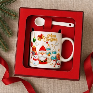 Cană ceramică cu linguriță, set cadou de Crăciun, decor Moș Crăciun, alb, 14x14 cm - Img 3