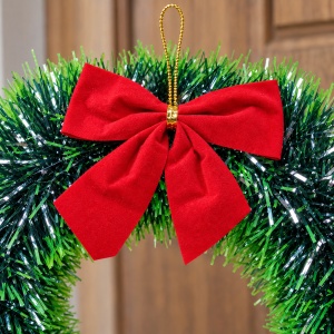 Coroniță de Crăciun cu fundă roșie catifelată, verde, decoratiune pentru ușă, 30cm - Img 4