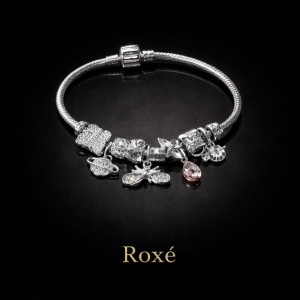 Bratara ROXE argintie cu albinuta charmuri elegante si cristale culori mixte - Img 4