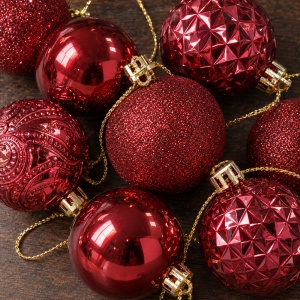 Set 34 globuri de Crăciun bordo, texturi glitter mat lucios, plastic, tub 40 x 22 cm - Img 4