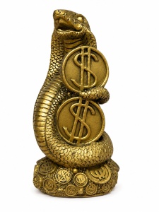 Statuetă Șarpe Auriu cu Monede Dollar – Suvenir Feng Shui pentru Prosperitate și Succes Financiar