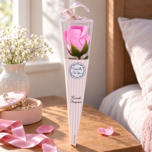 Trandafir roz artificial, in cutie cadou transparentă cu funda, 25cm - Img 3