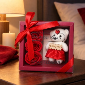 Decoratiune cadou cu 3 trandafiri din săpun și ursuleț I LOVE YOU, rosu, cu fundita - Img 2